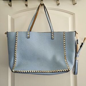Blue tote bag